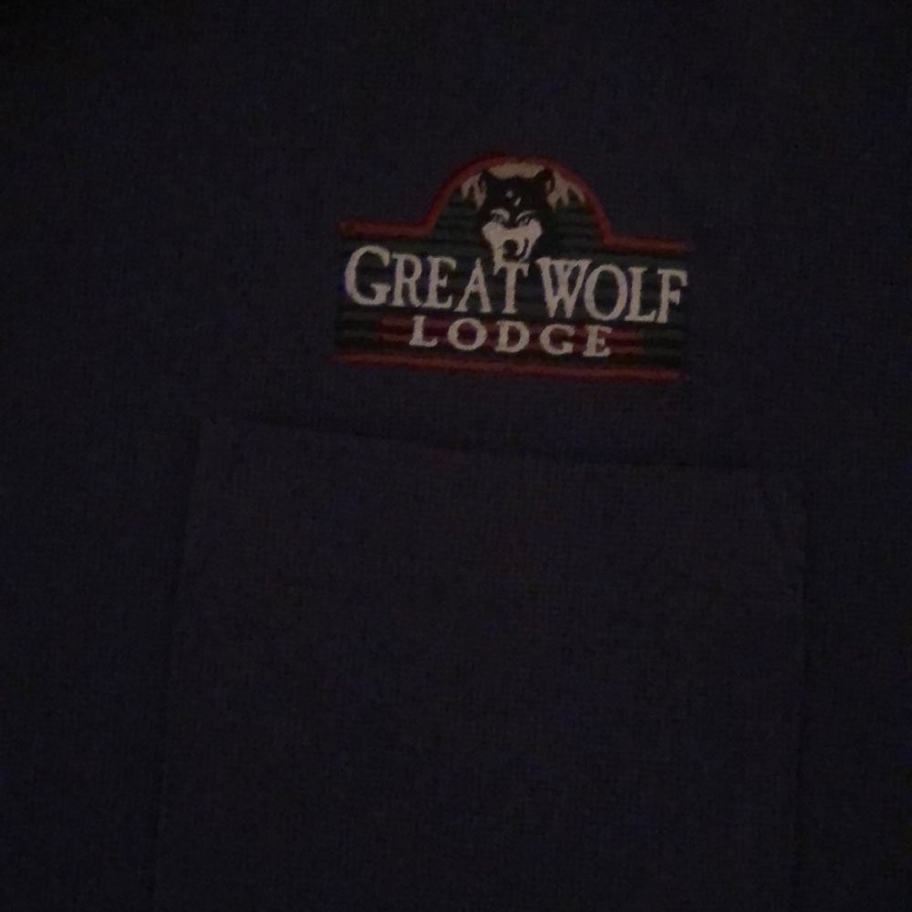 Excellent Great Wolf Lodge Size 1XL Short Sleeve Shirt very nice material. Used